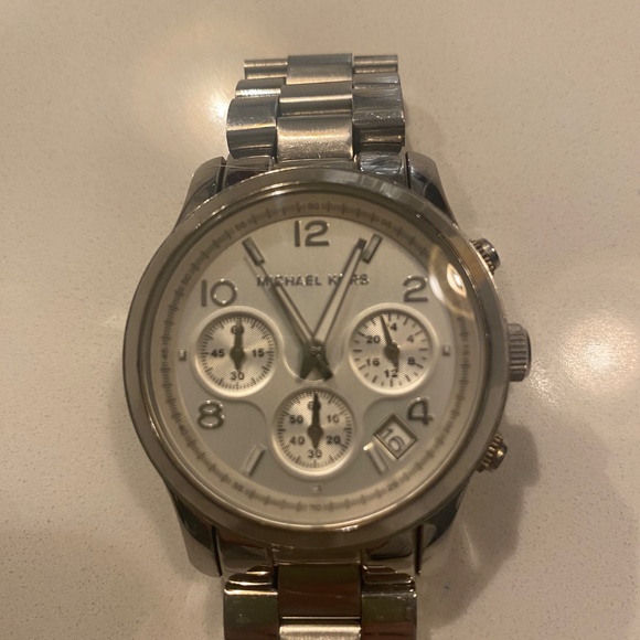 Michael Kors Silver watch - Picture 2 of 2